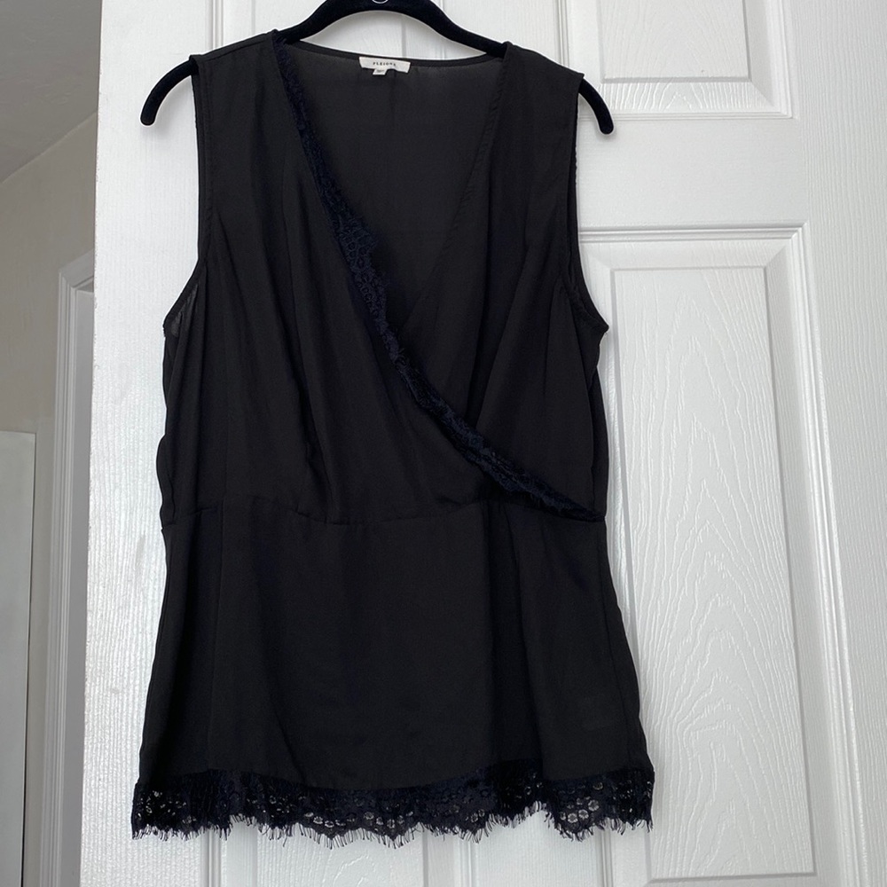 XL Pleione Black Top